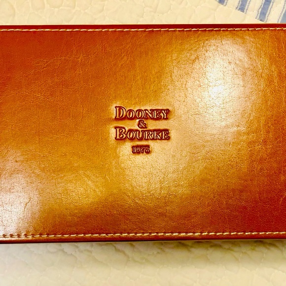 Vintage Dooney & Bourke leather wallet box with protective wallet cover. - Picture 2 of 3